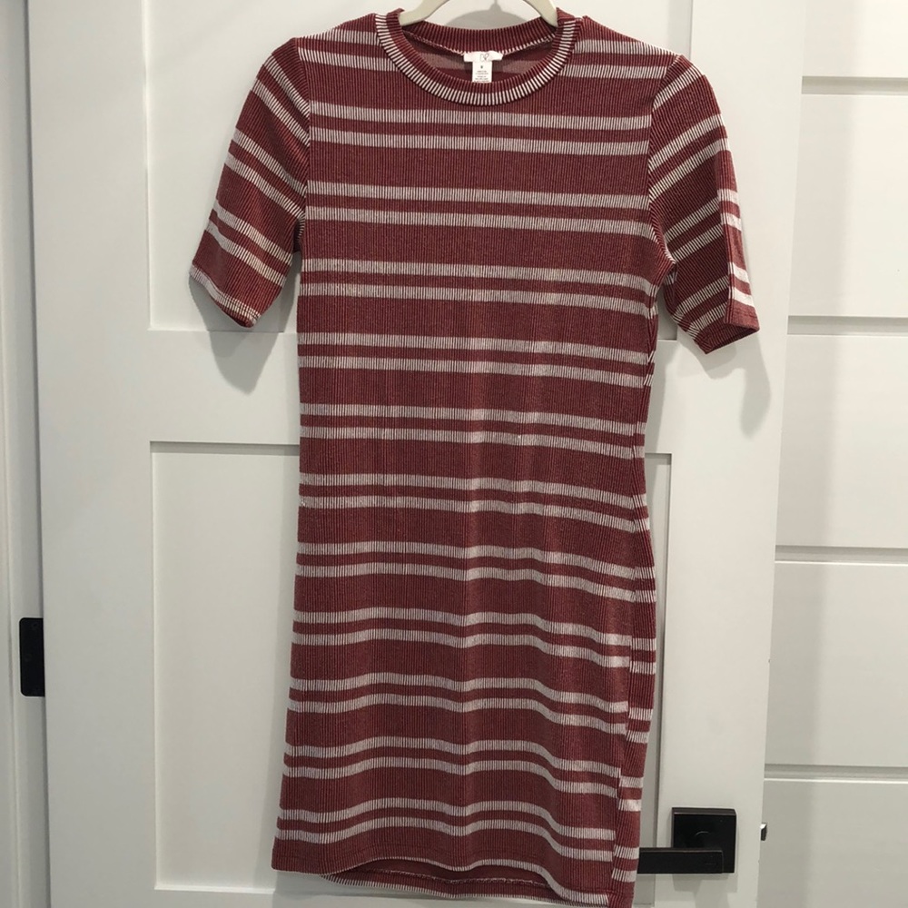 Short sleeve burgundy/white striped mini dress